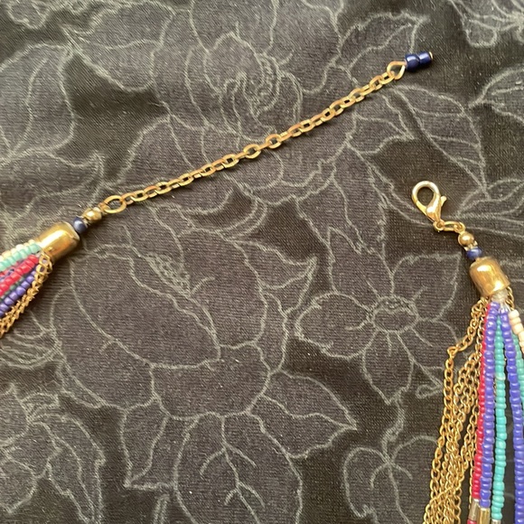 3 pieces of golden costume jewelry: 2 pairs of earrings + a bead/chain necklace. - Picture 9 of 12